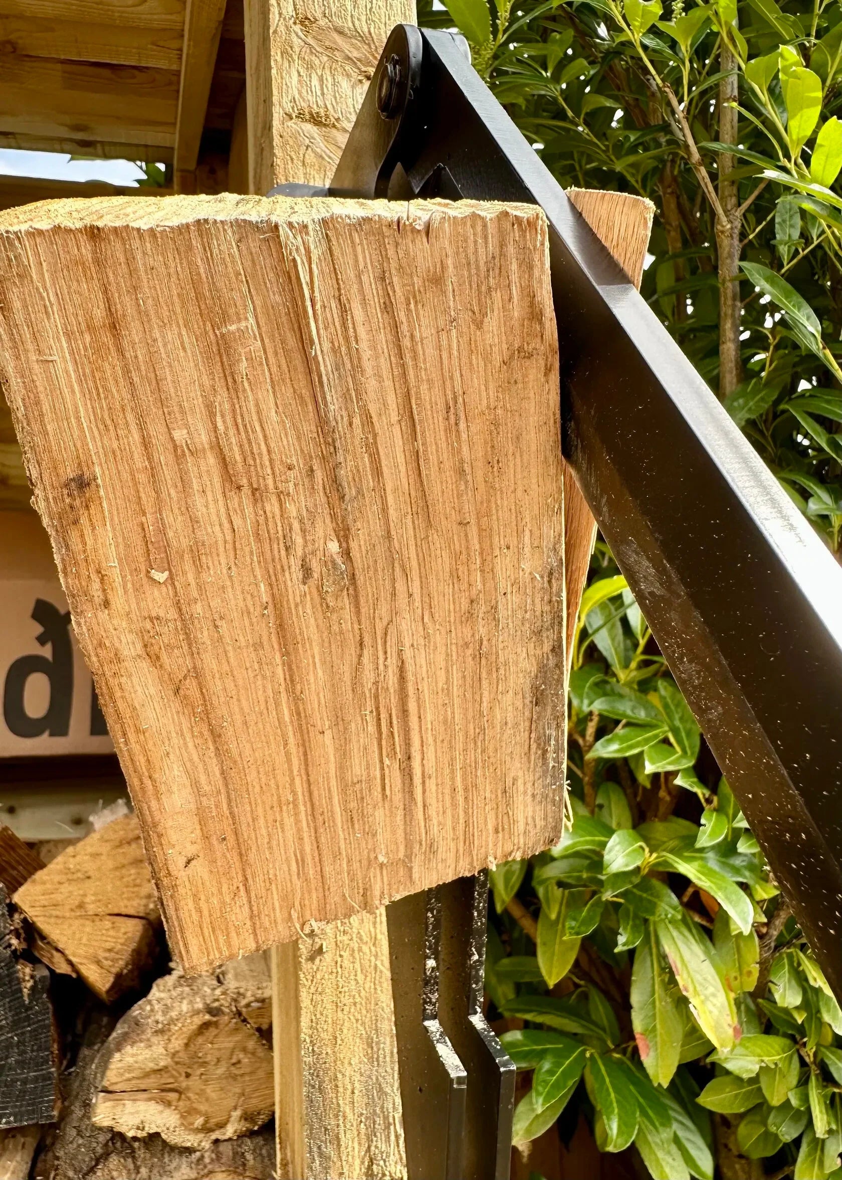 EasySplitter™ | Effortless Kindling at Your Fingertips!