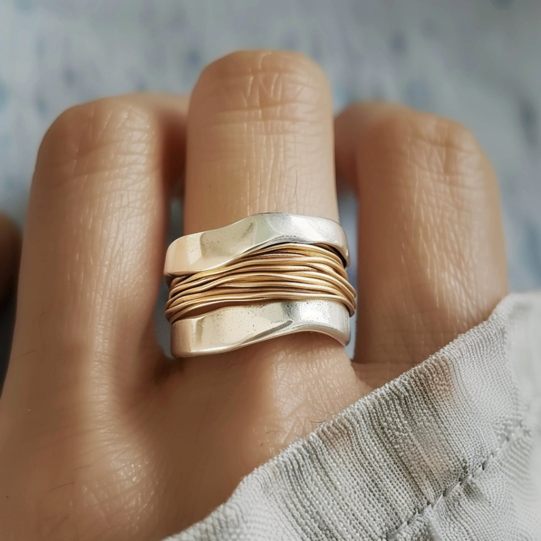 Twynk™ | Silver and Gold Thread Ring