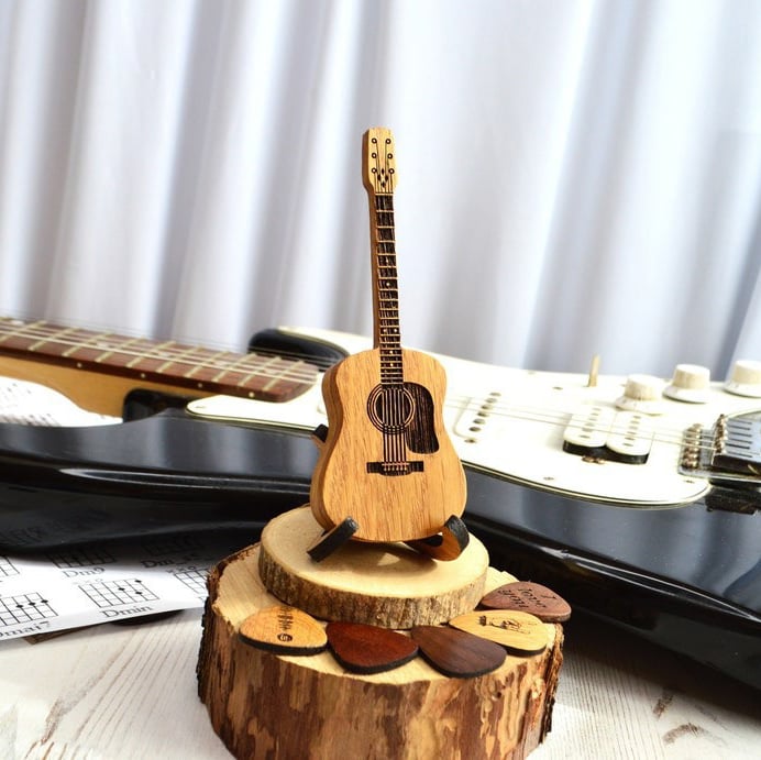 TimberTine™ | Wooden Guitar Pick Box With Stand
