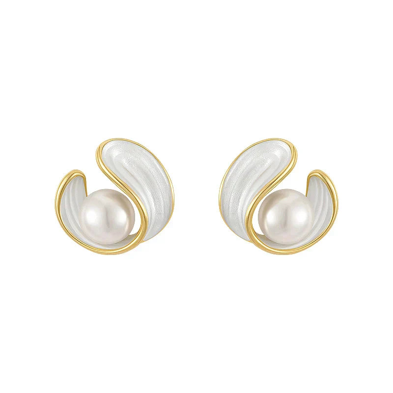 Luxurious gold earrings with white opal and pearl