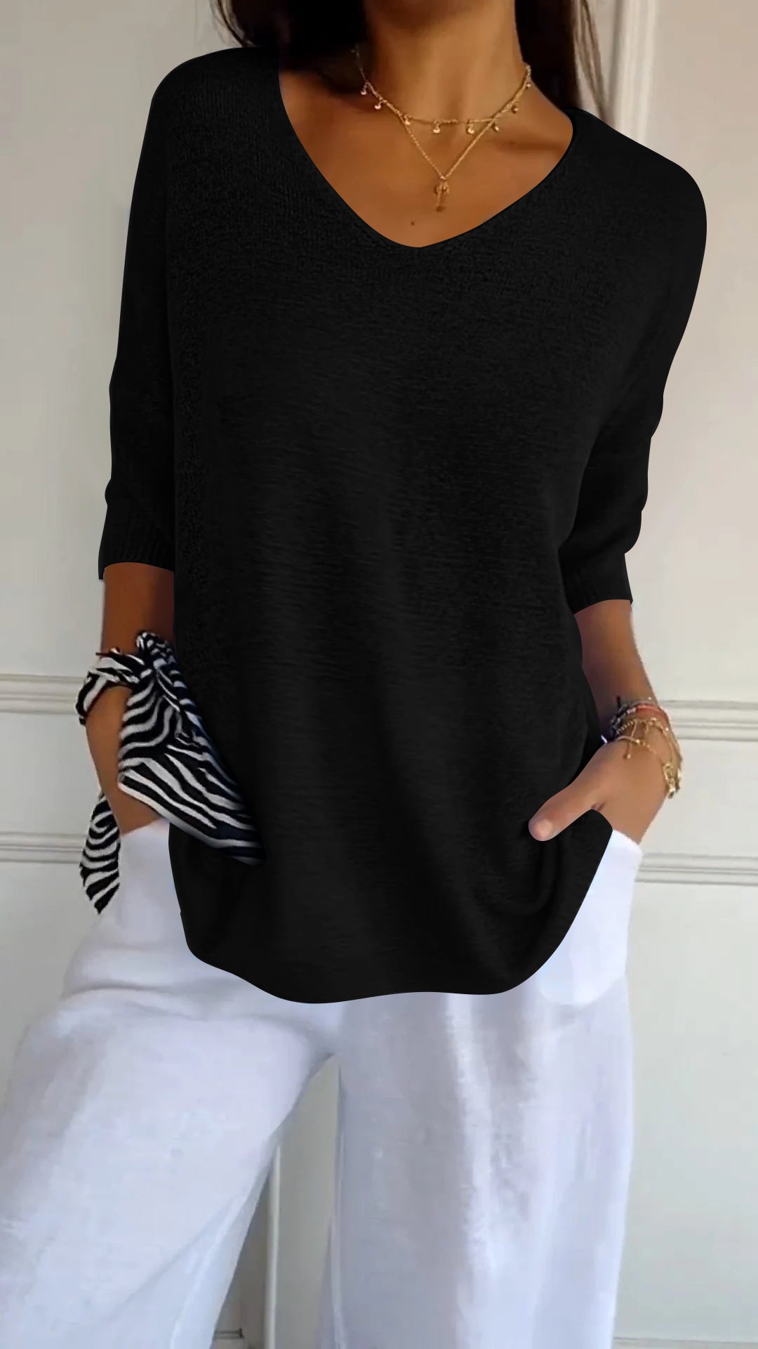 BasicKnitTop™ | Plain knitted top with V-neckline