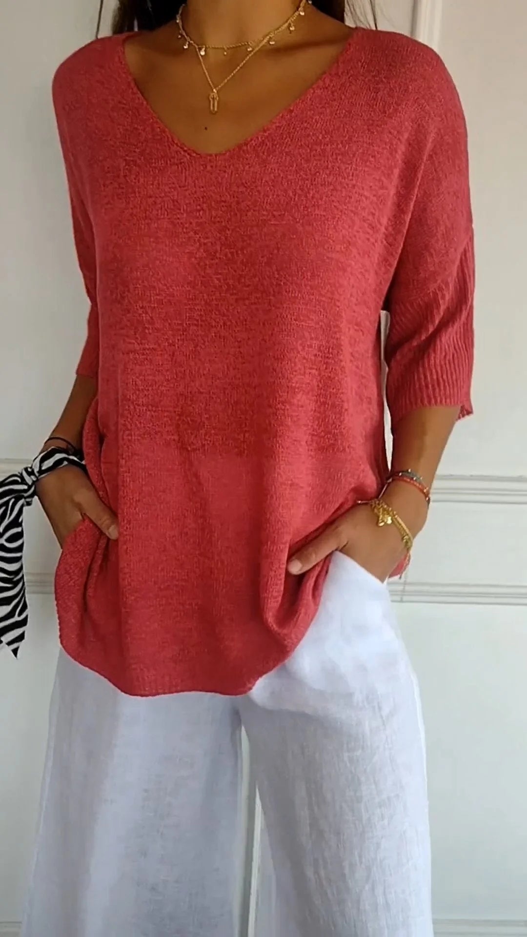 BasicKnitTop™ | Plain knitted top with V-neckline