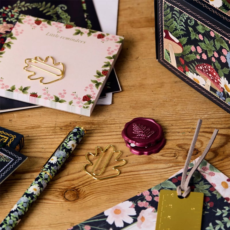 MerryNotes™ | A Magical Countdown to Christmas for Stationery Lovers