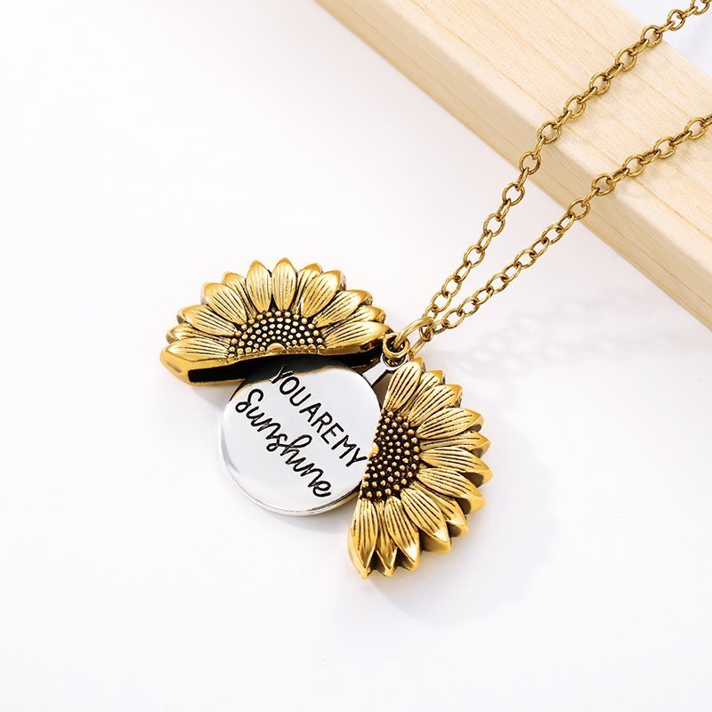 Noira™ | A Bloom That Never Fades