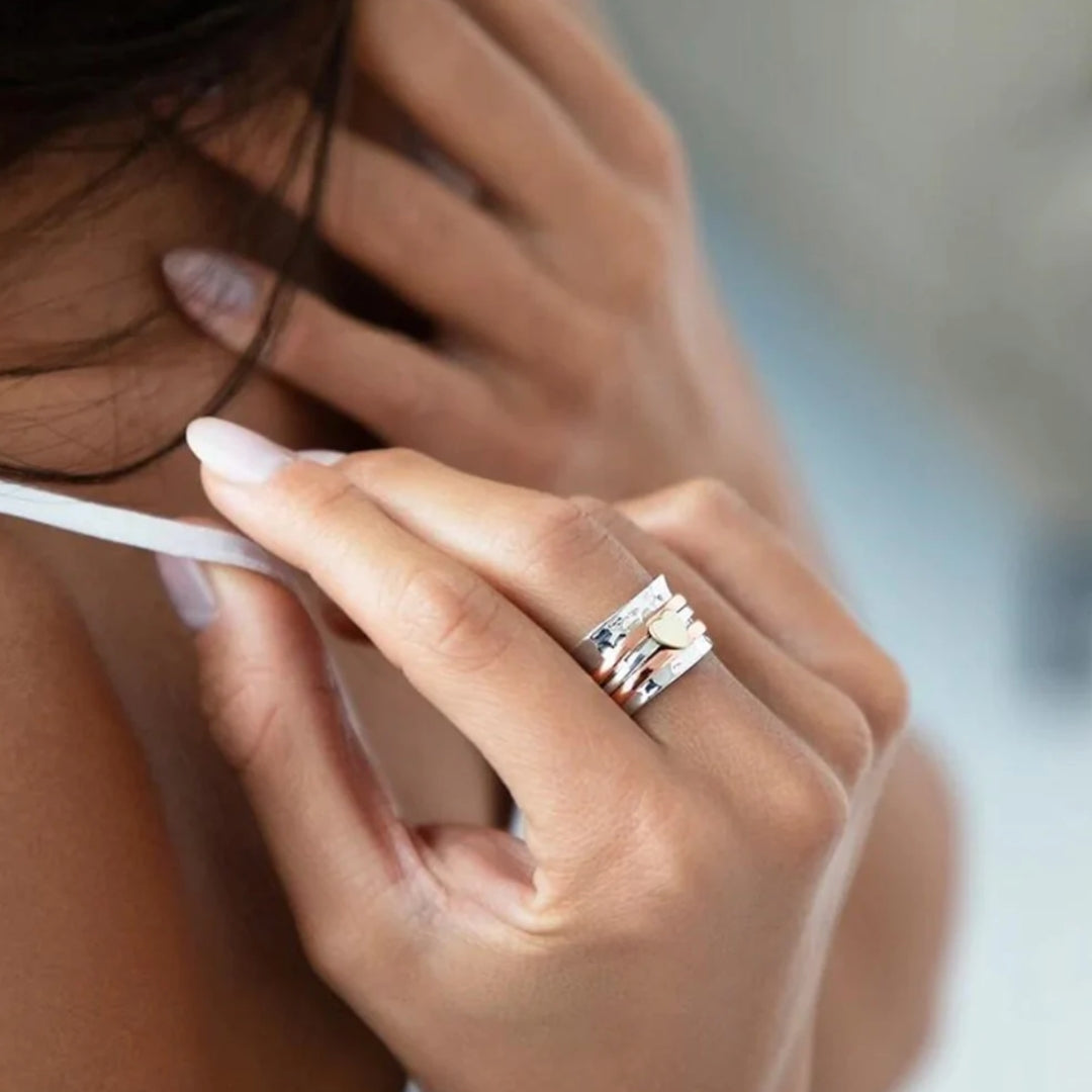 Elegant Rotating heart ring