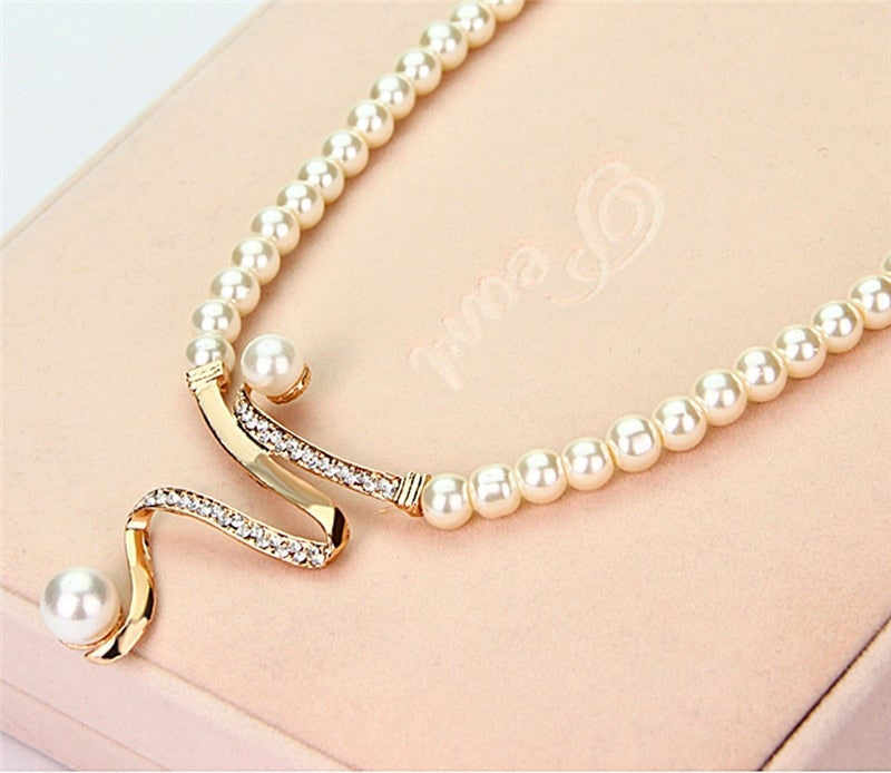 Thaloura™ | Timeless Beauty in Every Pearl