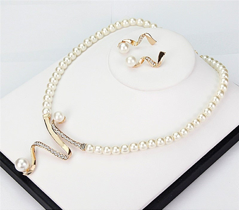 Thaloura™ | Timeless Beauty in Every Pearl