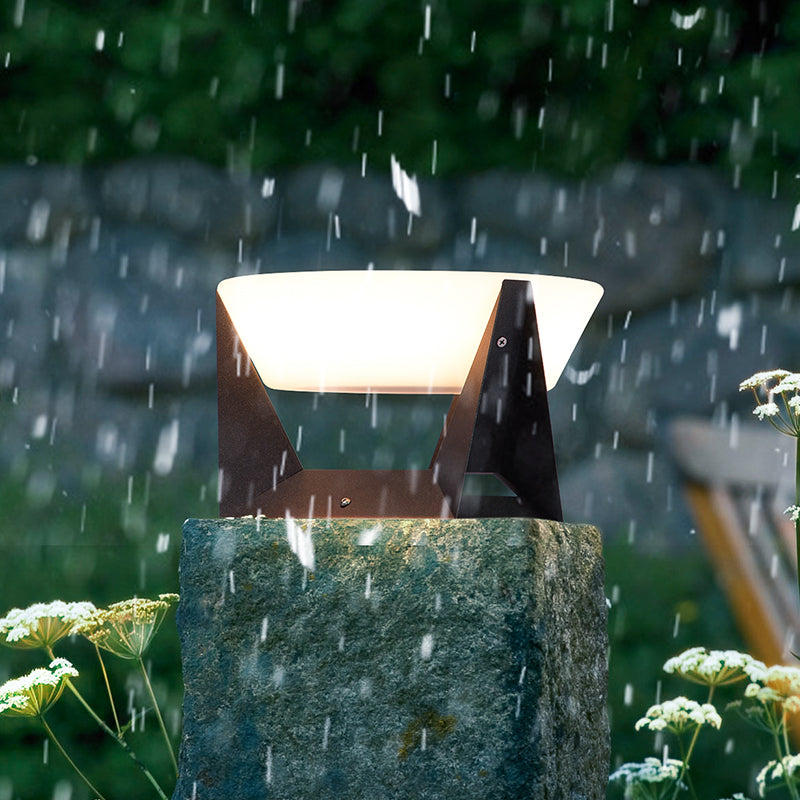 LandingLight™ | Luxurious solar-powered outdoor lamp