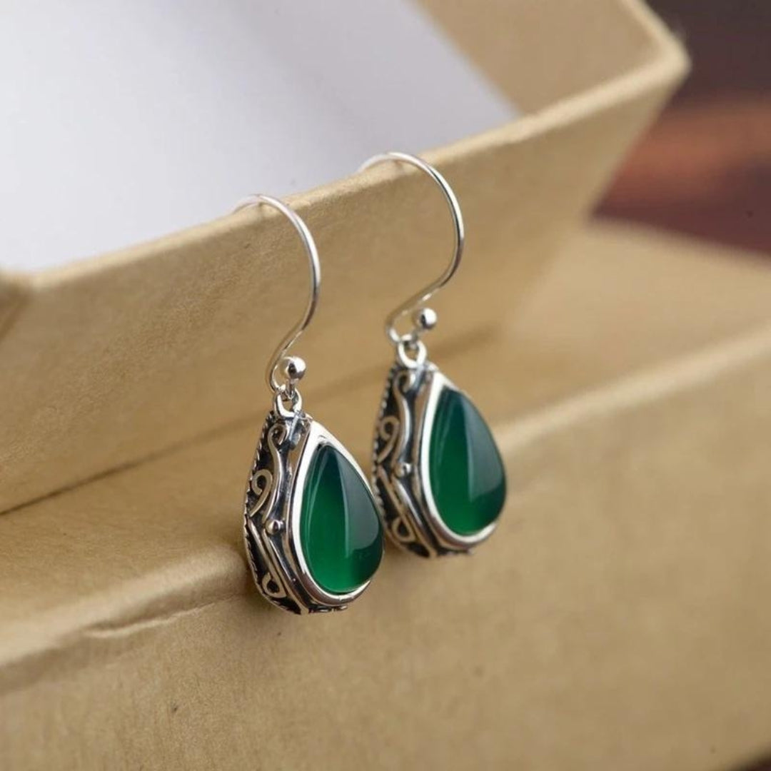 Nymari™ | Silver Shine, Emerald Vibe