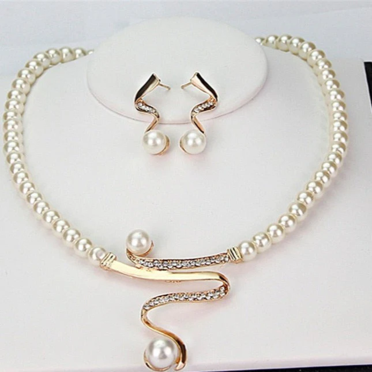 Zephari™ | A Classic Set for Timeless Style