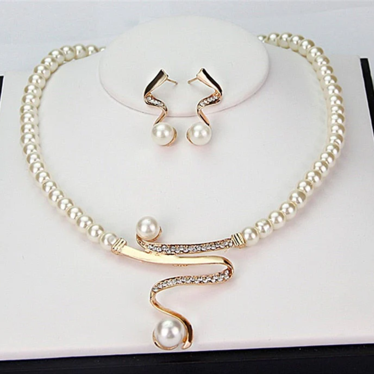 Zephari™ | A Classic Set for Timeless Style