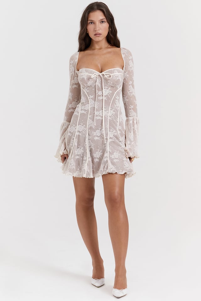Lira™ | A Romantic Lace Dress for Effortless Charm