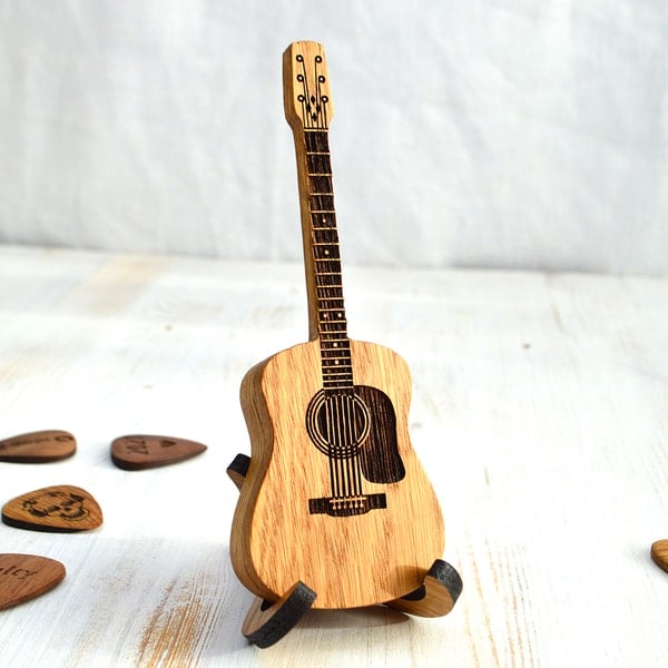 TimberTine™ | Wooden Guitar Pick Box With Stand
