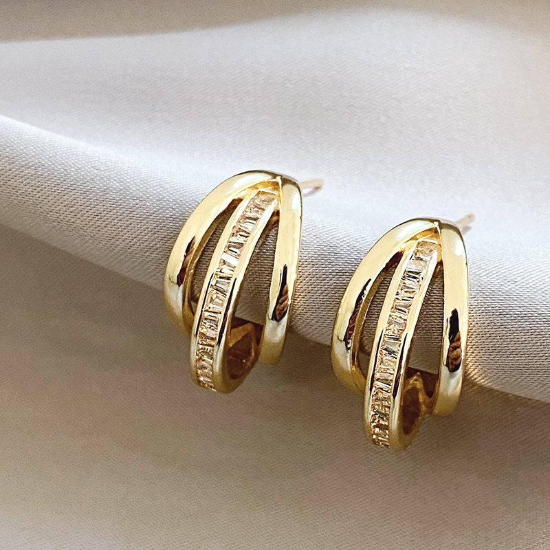 Triple hoop earrings in gold