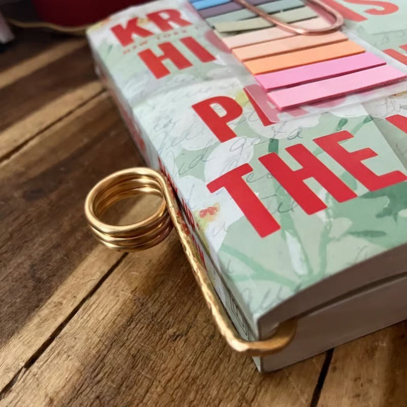 ThumbTale™ | A Bookmark That Holds On So You Don’t Have To!