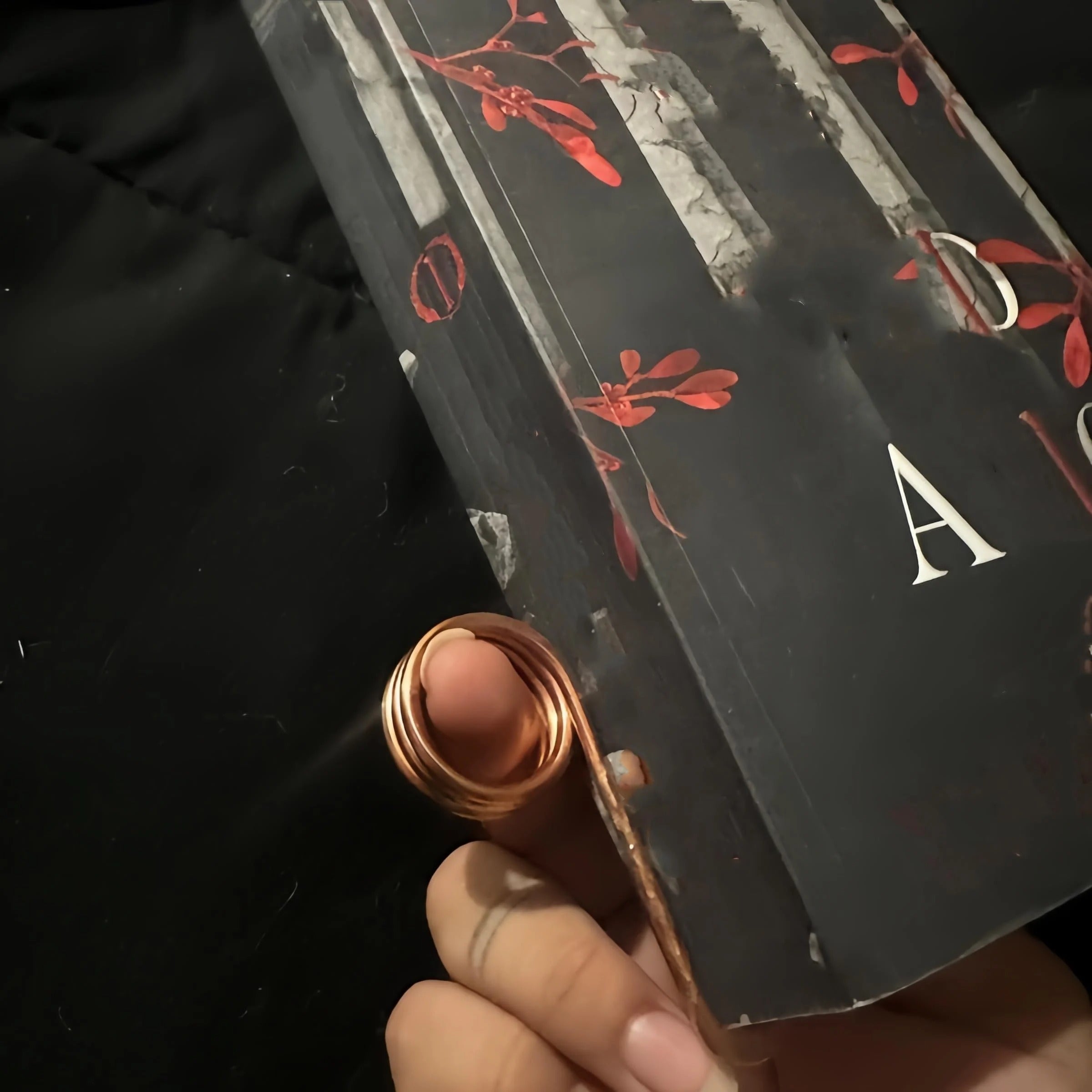 ThumbTale™ | A Bookmark That Holds On So You Don’t Have To!