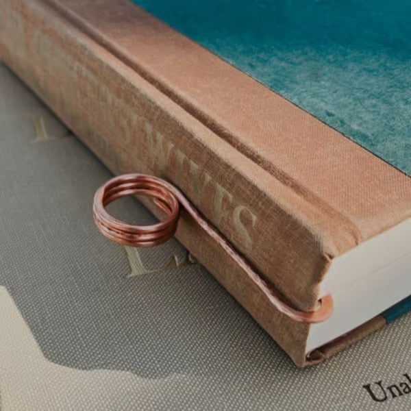 ThumbTale™ | A Bookmark That Holds On So You Don’t Have To!