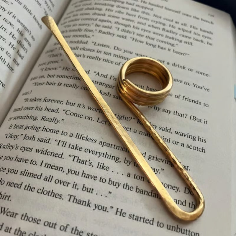 ThumbTale™ | A Bookmark That Holds On So You Don’t Have To!